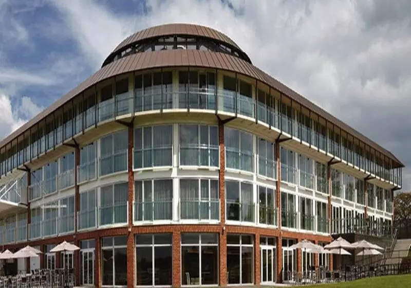 Lingfield Park Marriott Hotel & Country Club