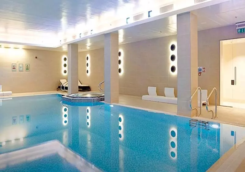 Lingfield Park Marriott Hotel & Country Club