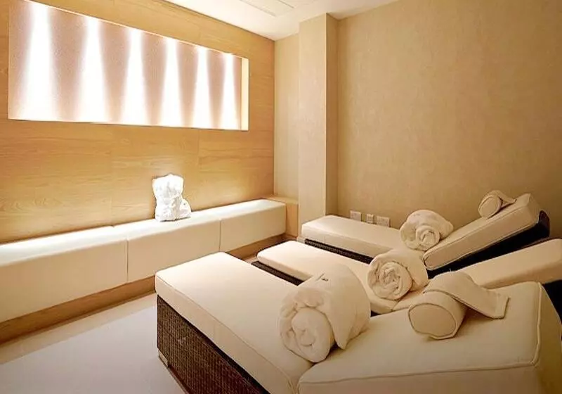 Lingfield Park Marriott Hotel & Country Club