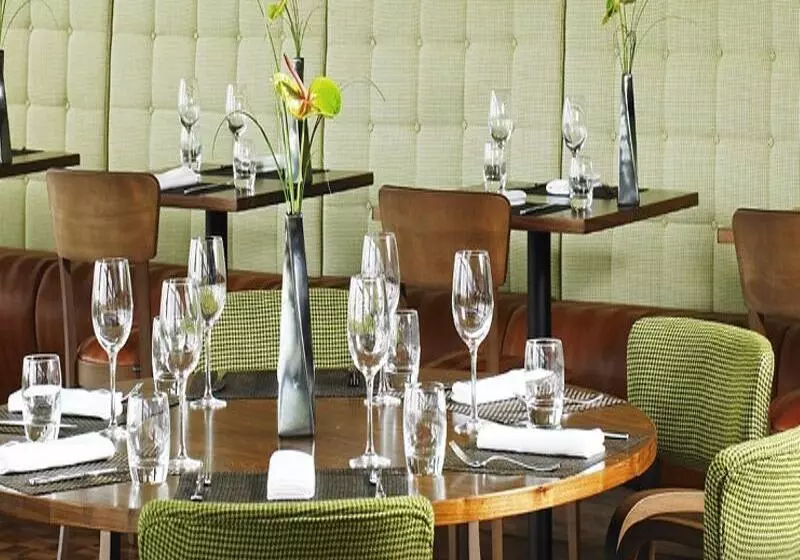 Lingfield Park Marriott Hotel & Country Club