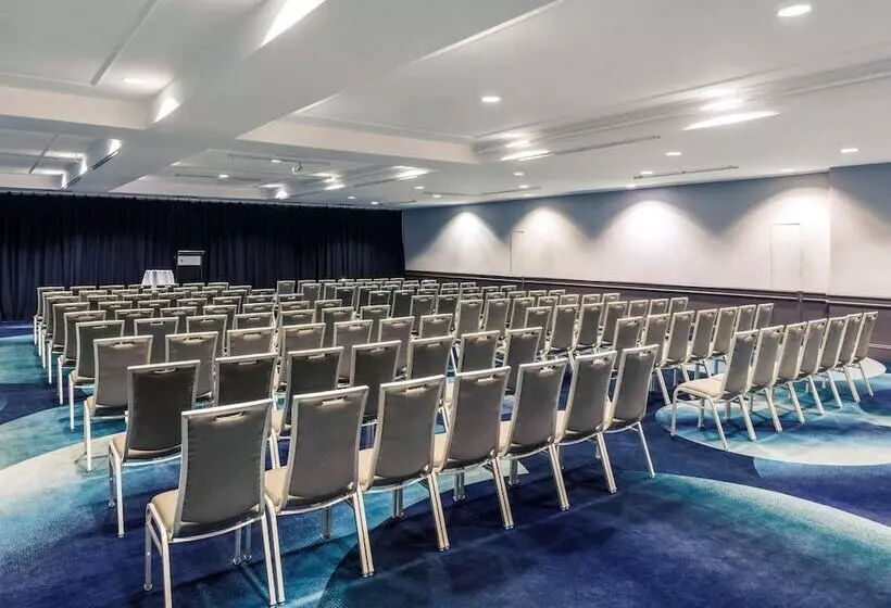 Отель Mercure Brisbane King George Square
