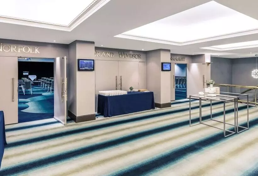 Отель Mercure Brisbane King George Square