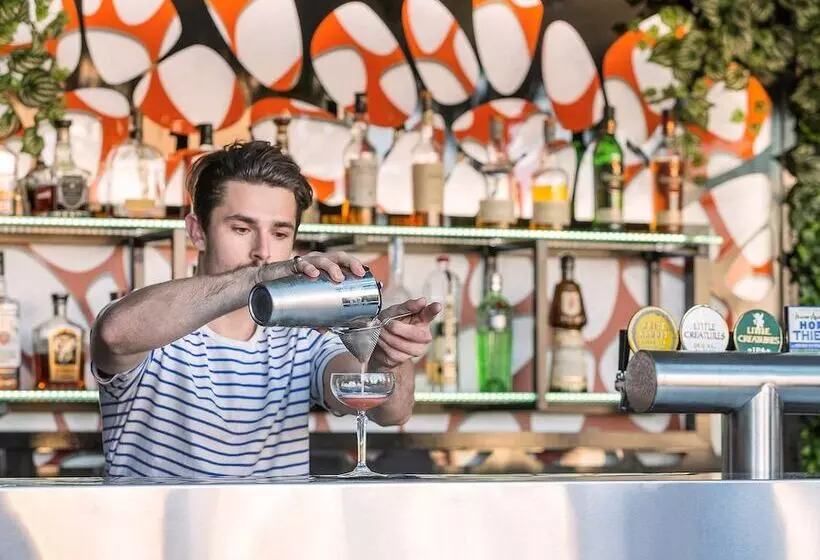 Отель Mercure Brisbane King George Square