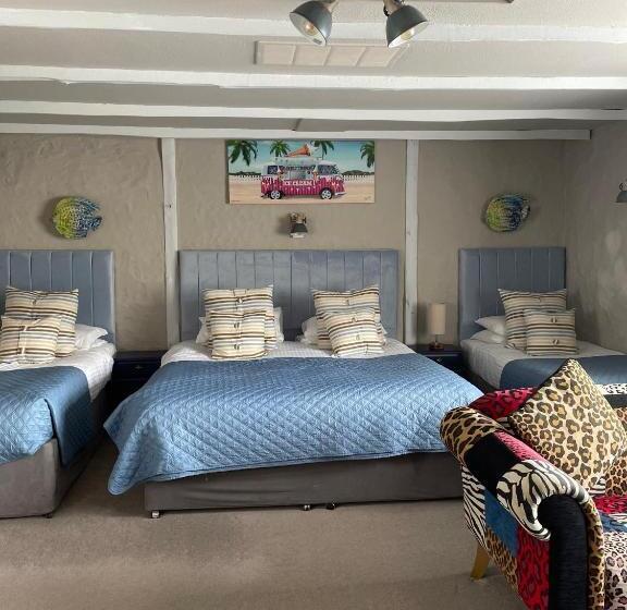 Отель Molesworth Arms