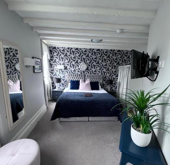 Отель Molesworth Arms