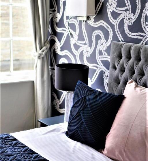 Отель Molesworth Arms