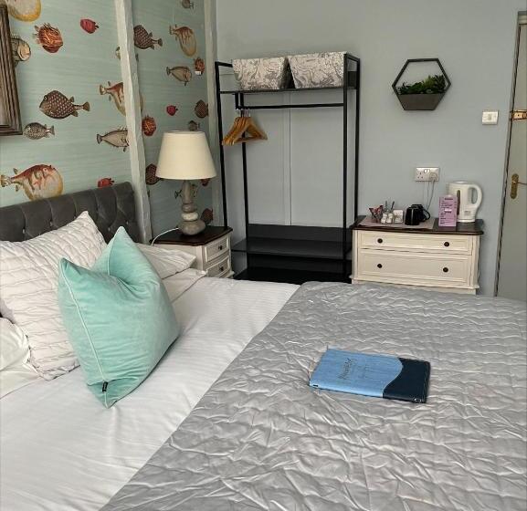 Отель Molesworth Arms