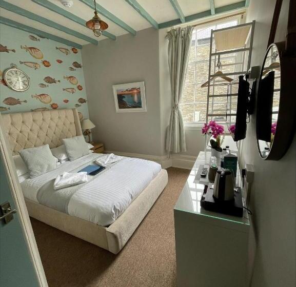 Отель Molesworth Arms