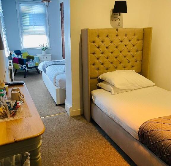 Отель Molesworth Arms