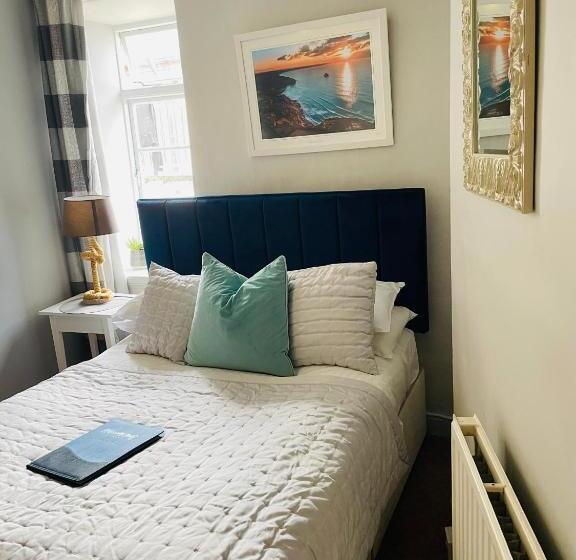 Отель Molesworth Arms