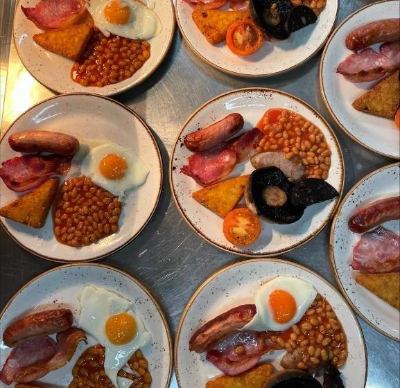 Отель Molesworth Arms