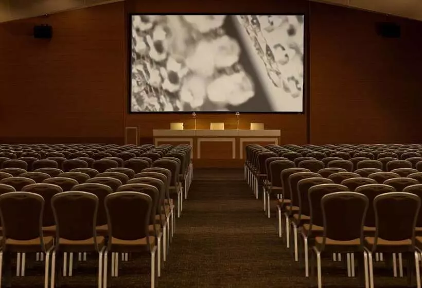 ホテル Renaissance Tlemcen