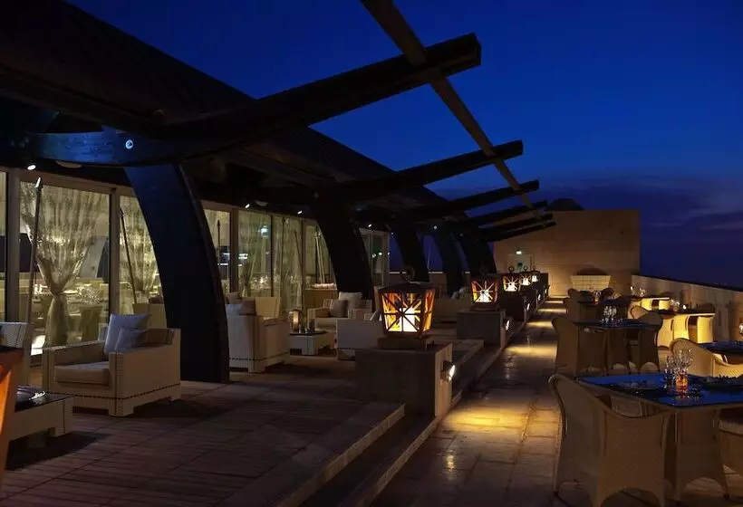 ホテル Renaissance Tlemcen