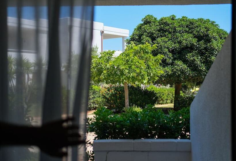 בית מלון כפרי Torre Guaceto Greenblu Resort