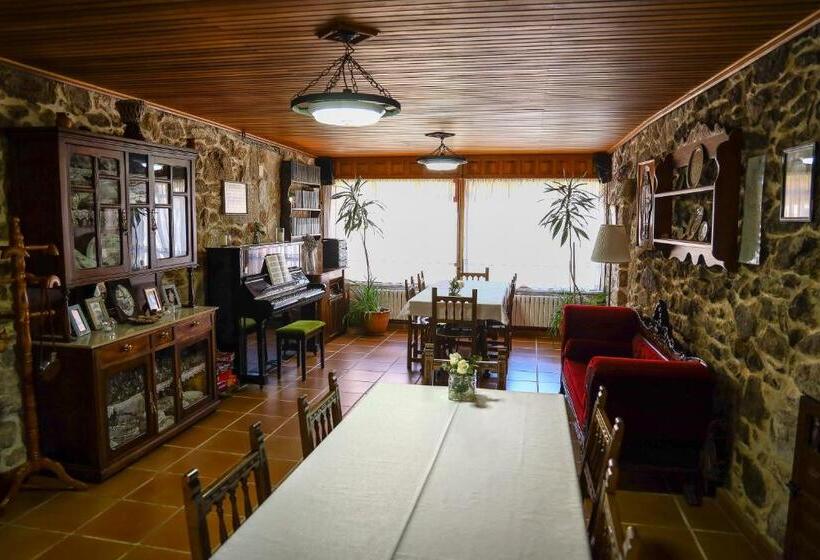 بنسيون Casa Raúl Lires