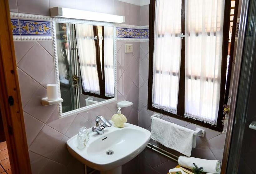 بنسيون Casa Raúl Lires