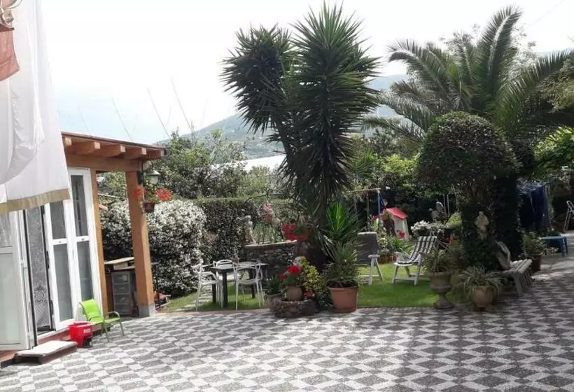 تختخواب و صبحانه L Angolo Di Chiavari