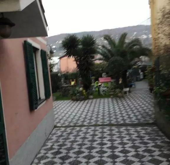 تختخواب و صبحانه L Angolo Di Chiavari