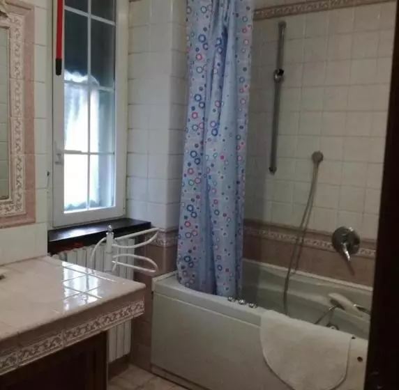 تختخواب و صبحانه L Angolo Di Chiavari