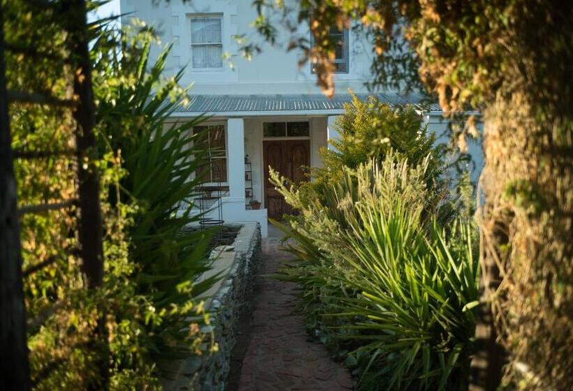 민박 The Whitehouse