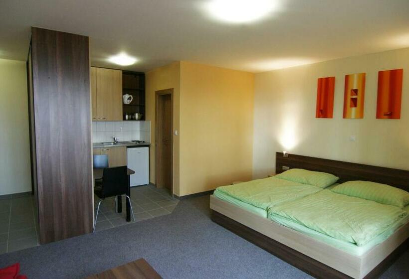 ペンション Penzión Nadka