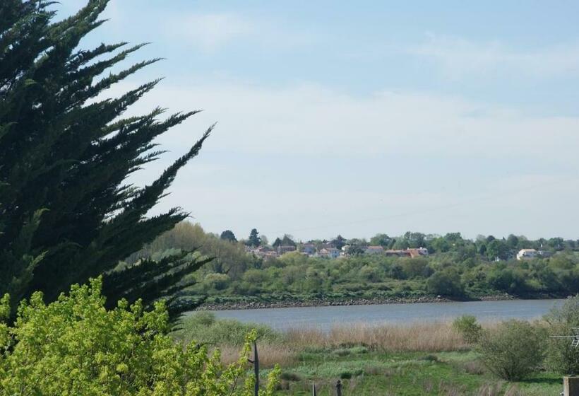 ベッドアンドブレックファースト La Vigie