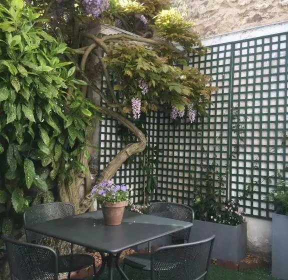 Aamiaismajoitus (B&B) Wisteria