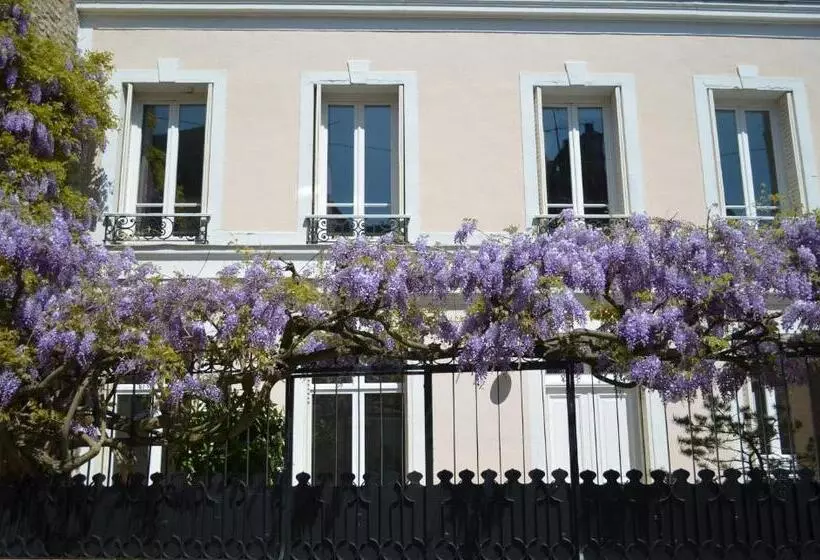 Aamiaismajoitus (B&B) Wisteria