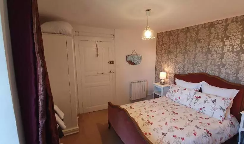 Aamiaismajoitus (B&B) Wisteria House