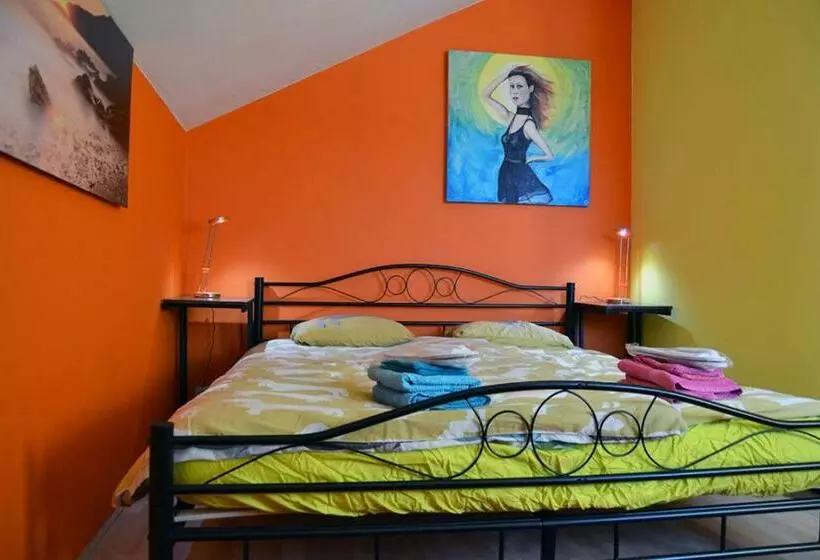 Harry S Home Tiel Bed & Breakfast