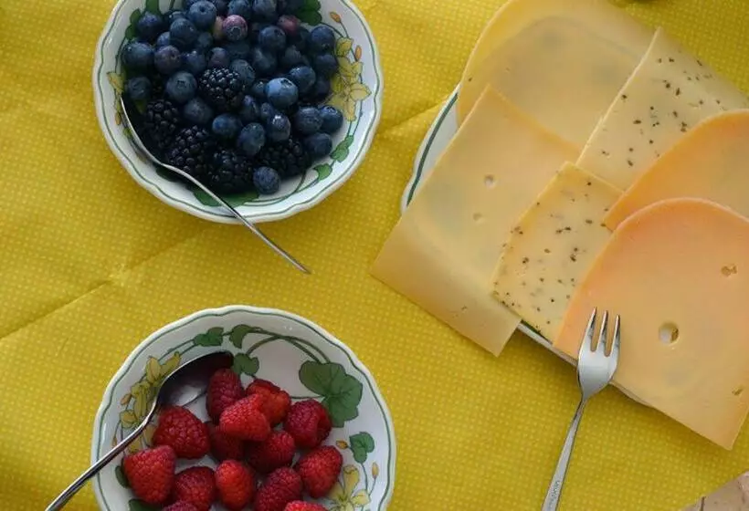 Harry S Home Tiel Bed & Breakfast