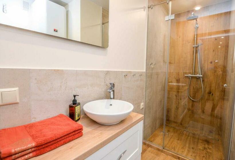 پانسیون Apartamentai Geliu Vila