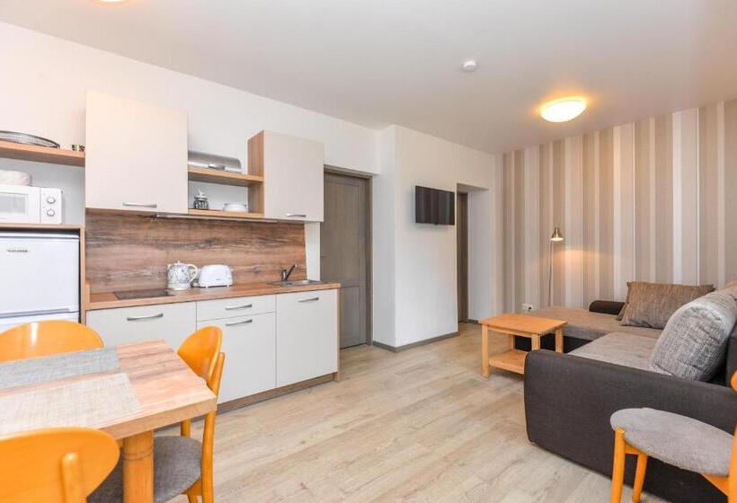 پانسیون Apartamentai Geliu Vila