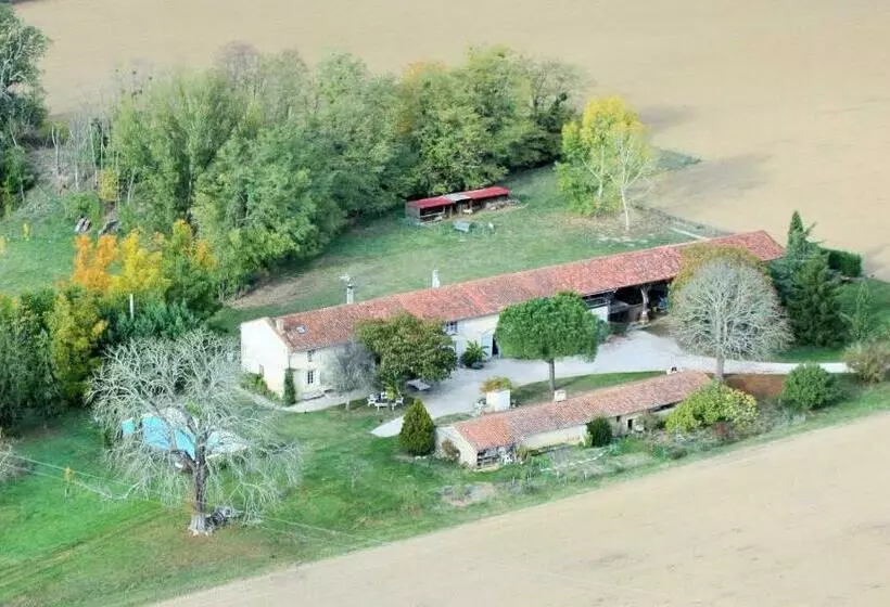 ペンション La Ferme Montplaisir