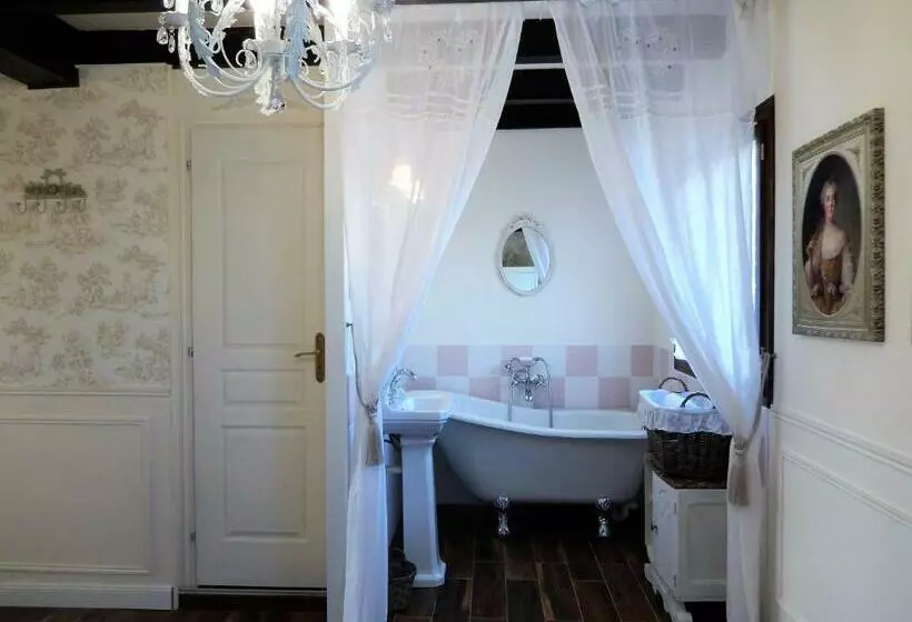 Aamiaismajoitus (B&B) La Cordonnerie De Réau