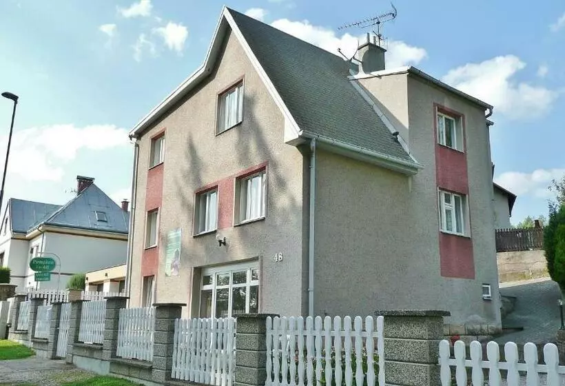 Majatalo Penzion Prachov