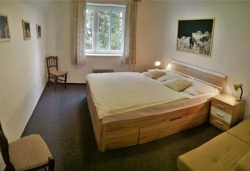 Majatalo Penzion Prachov