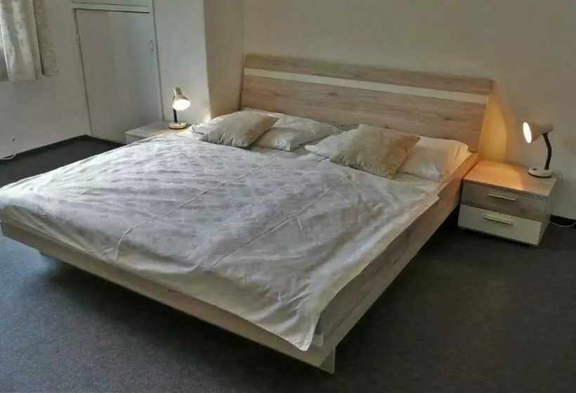 Majatalo Penzion Prachov