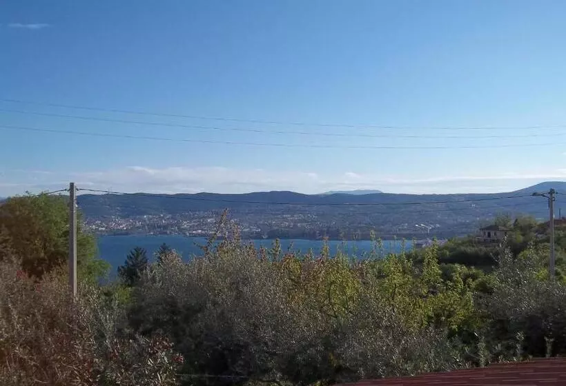 Aamiaismajoitus (B&B) Villa Ambrosia