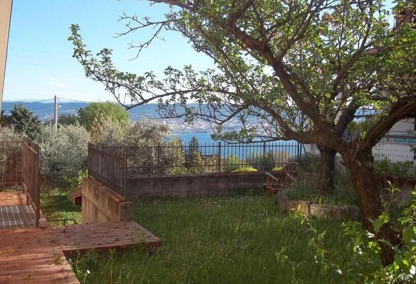 مبيت وإفطار Villa Ambrosia