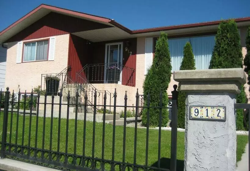 پانسیون Four Cedars Accommodation