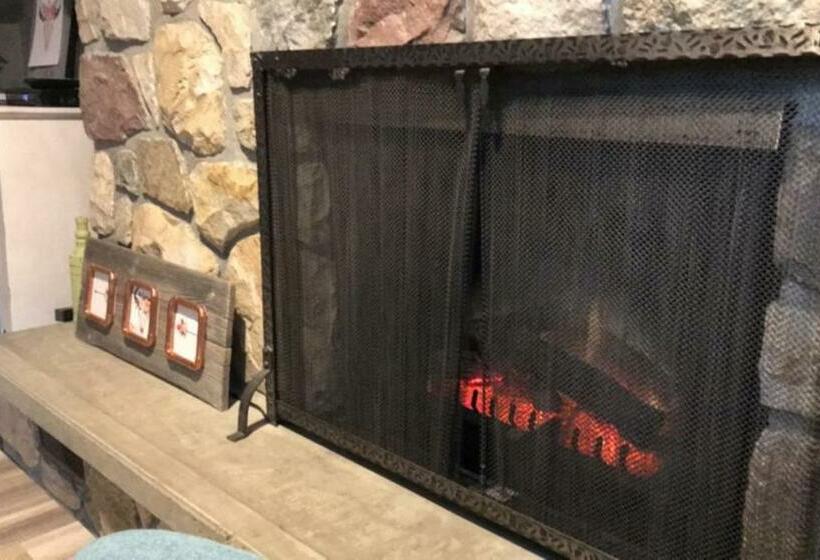 بنسيون Four Cedars Accommodation