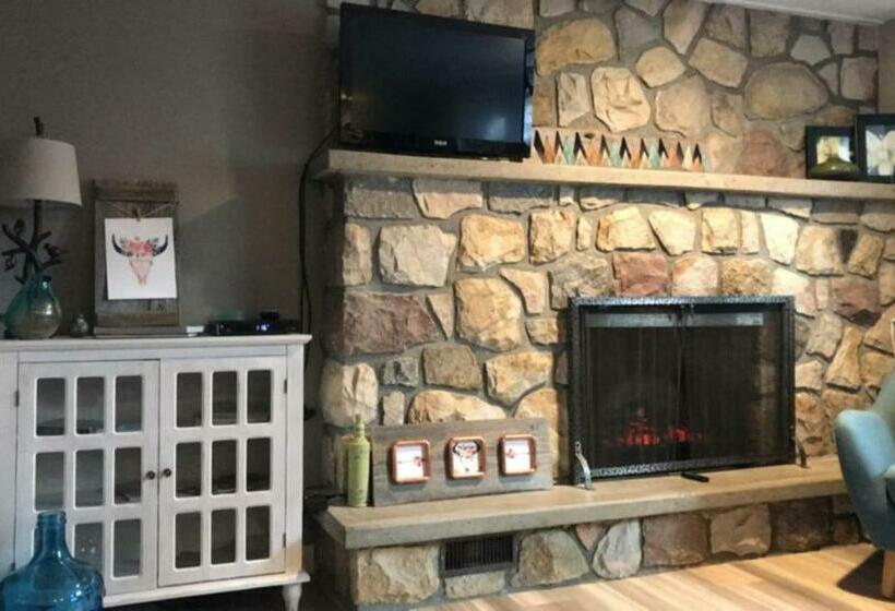 بنسيون Four Cedars Accommodation