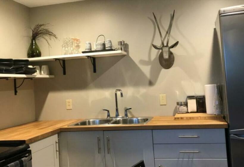 بنسيون Four Cedars Accommodation