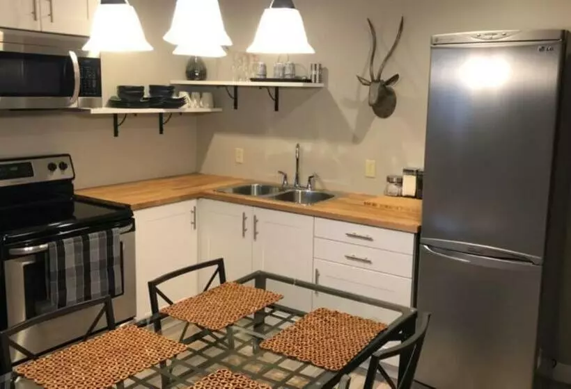 پانسیون Four Cedars Accommodation