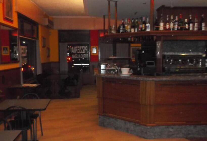 بنسيون Locanda La Cascina