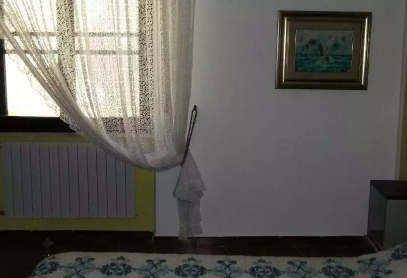 تختخواب و صبحانه Solimarina