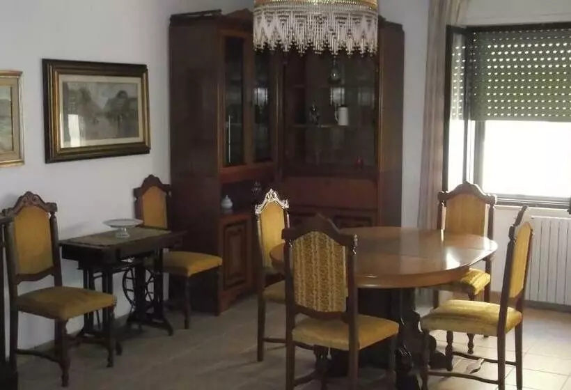 تختخواب و صبحانه Solimarina