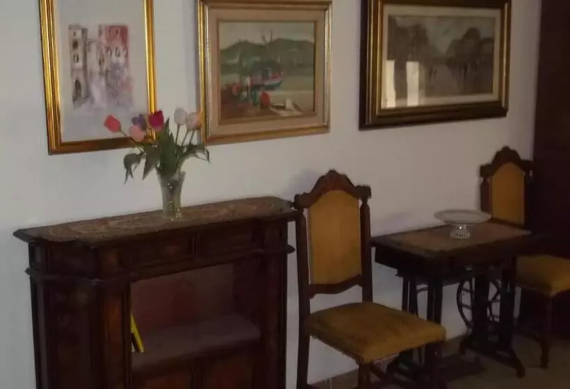 تختخواب و صبحانه Solimarina