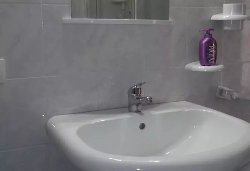 تختخواب و صبحانه Solimarina